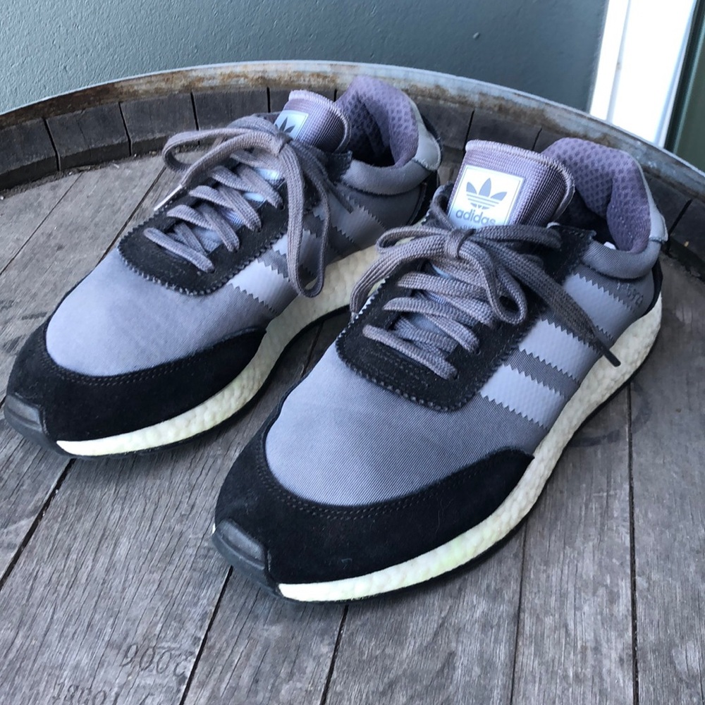 Black and gray Adidas I-5923
